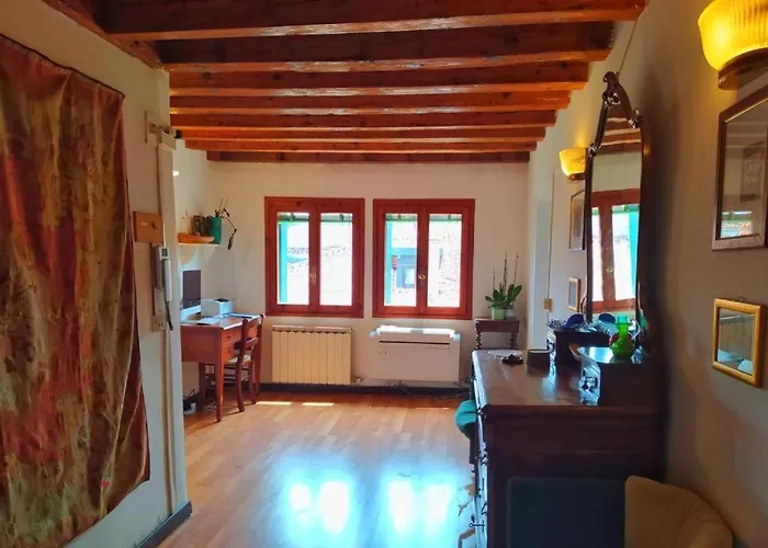 Garibaldi Apartment *